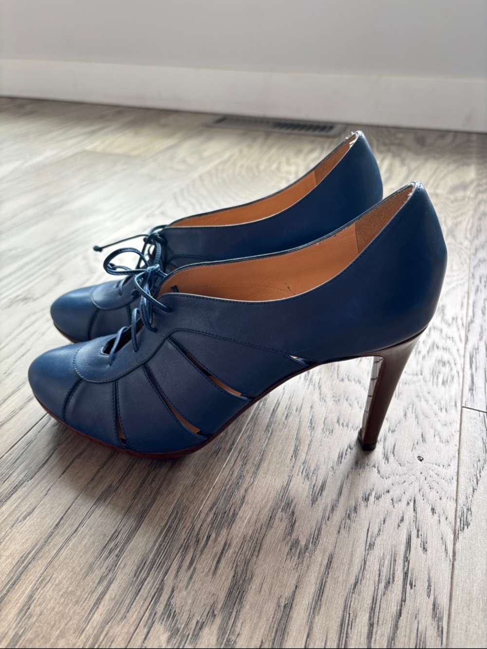 Bottega Veneta Blue Leather Lace-Up Pointed-Toe Heels - Picture 4 of 12